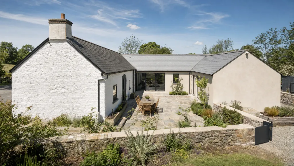 L Shaped Extension Around a Courtyard